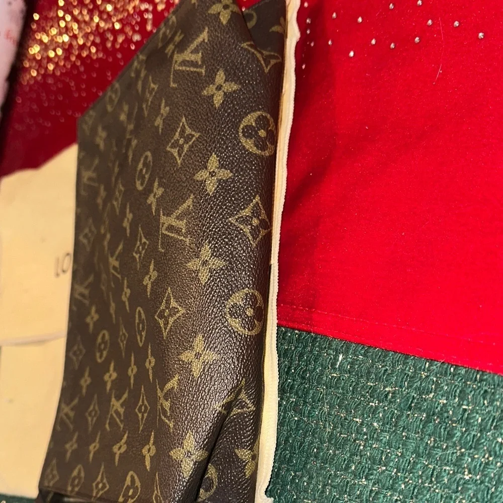 Louis Vuitton Monogram Toilette 26